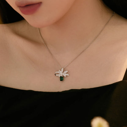 [Joyas Regalia] Collar lujoso con corte esmeralda en forma de flor
