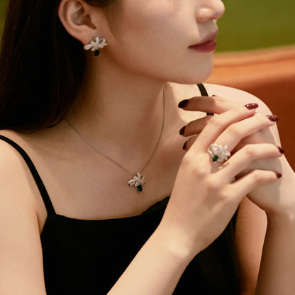 [Joyas Regalia] Collar lujoso con corte esmeralda en forma de flor