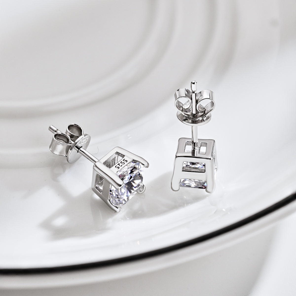 [Joyas Regalia] Pendientes de boda de corte princesa radiante de 1,0 quilates