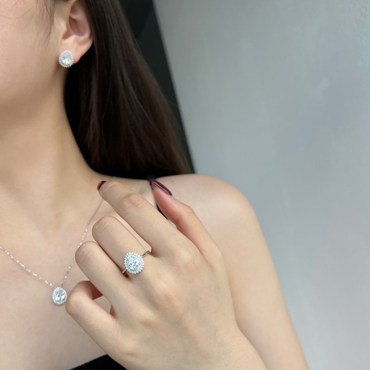 [Joyas Regalia] Delicados y hermosos pendientes de corte pera para uso diario