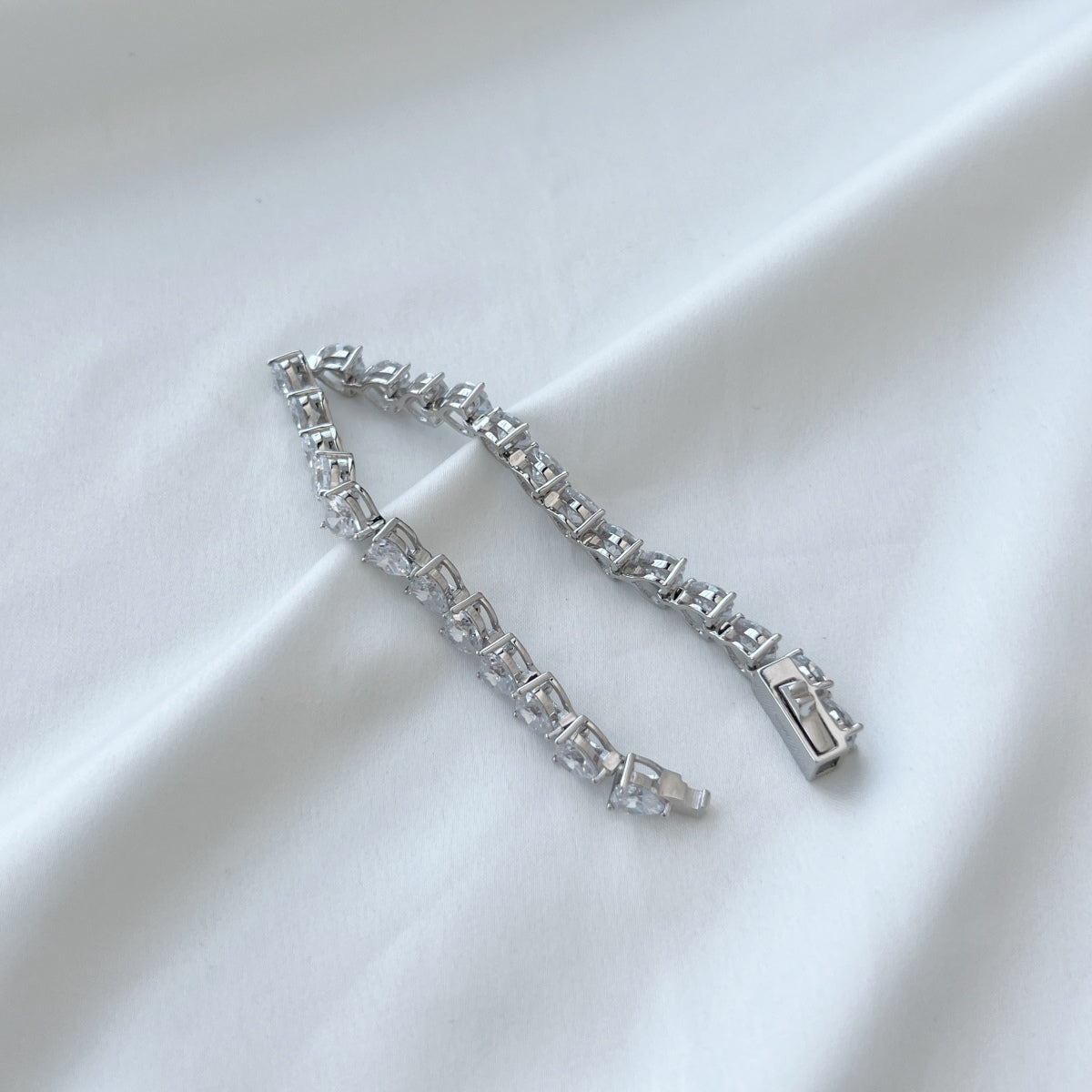 [Joyería Regalia] Pulsera elegante con forma de corazón romántico de 0,75 quilates