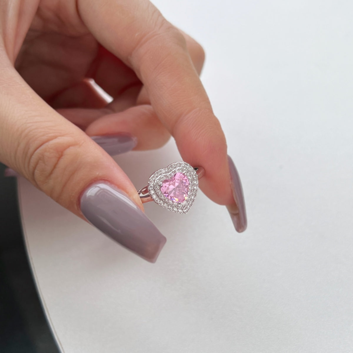 [Joyas Regalia] Anillo de bodas delicado y exuberante en forma de corazón