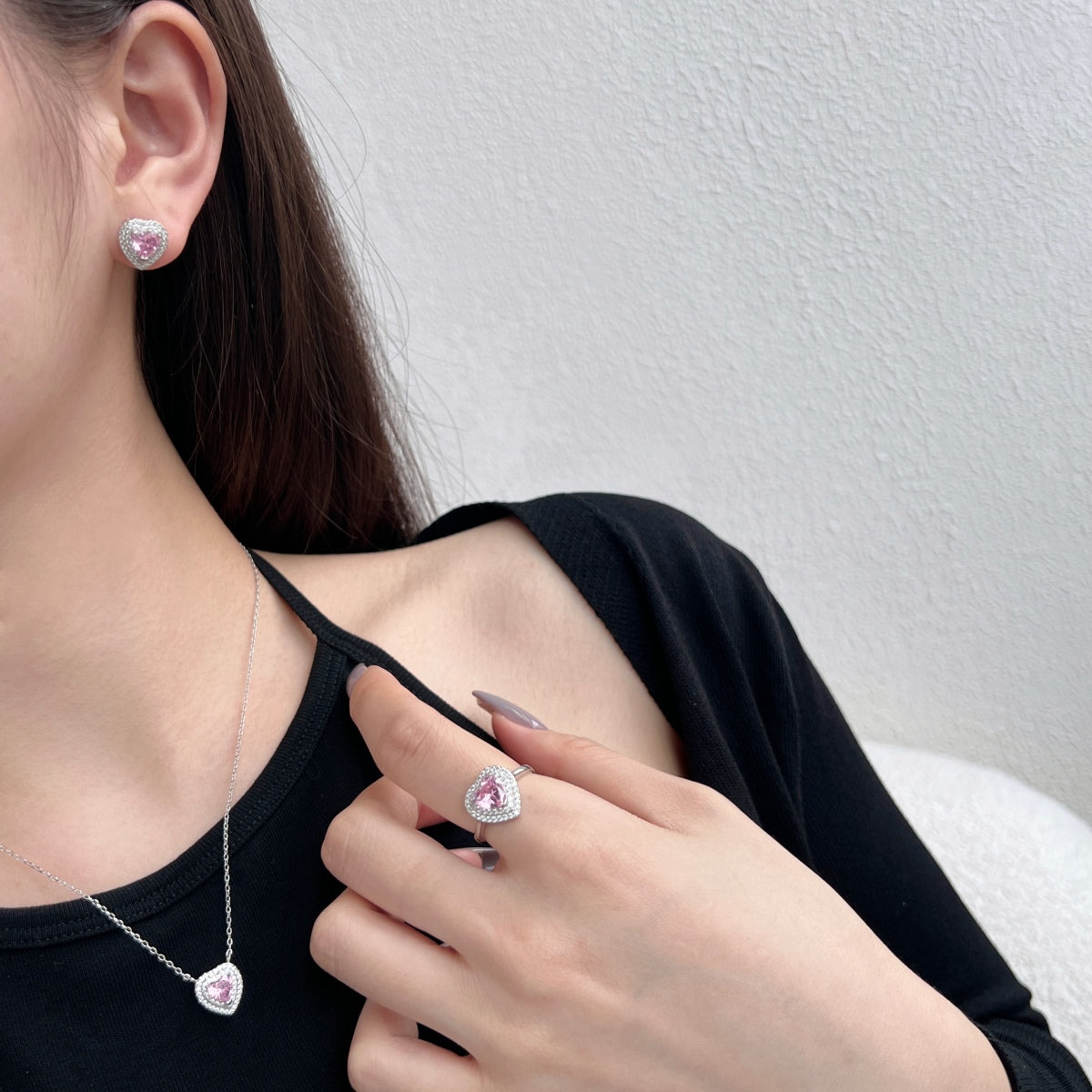 [Joyas Regalia] Pendientes deslumbrantes con forma de corazón