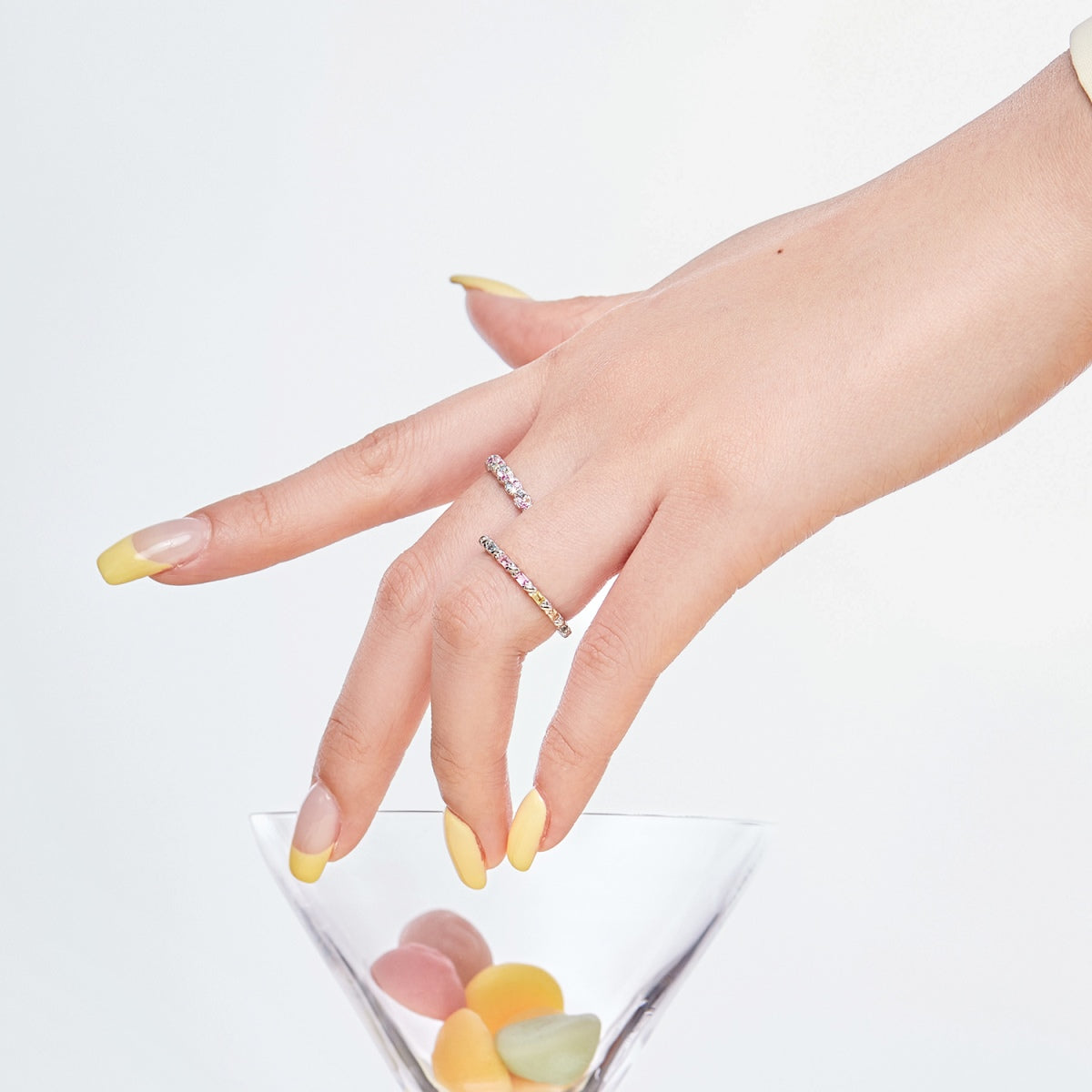 [Joyas Regalia] Anillo diario de corte redondo, delicado y exuberante
