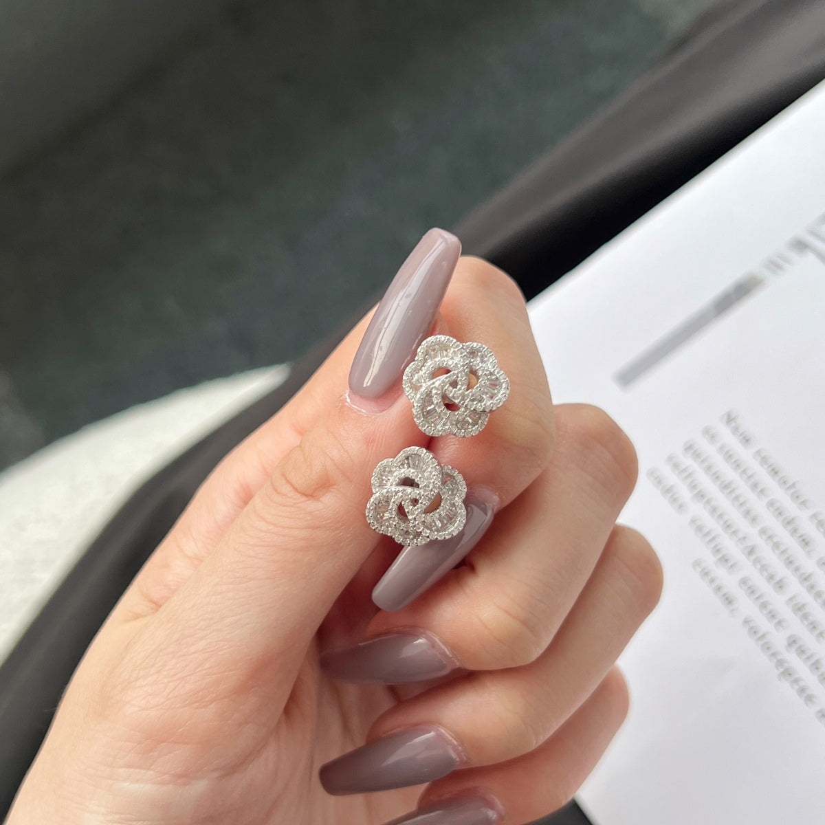 [Joyas Regalia] Exquisitos pendientes diarios con forma de flor