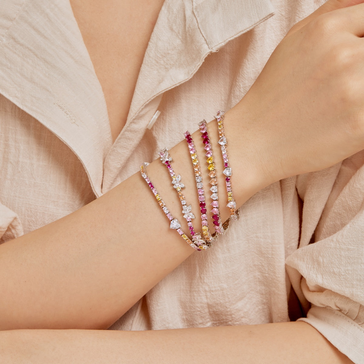 [Bijoux Regalia] Bracelet romantique en forme de cœur avec coupe ronde
