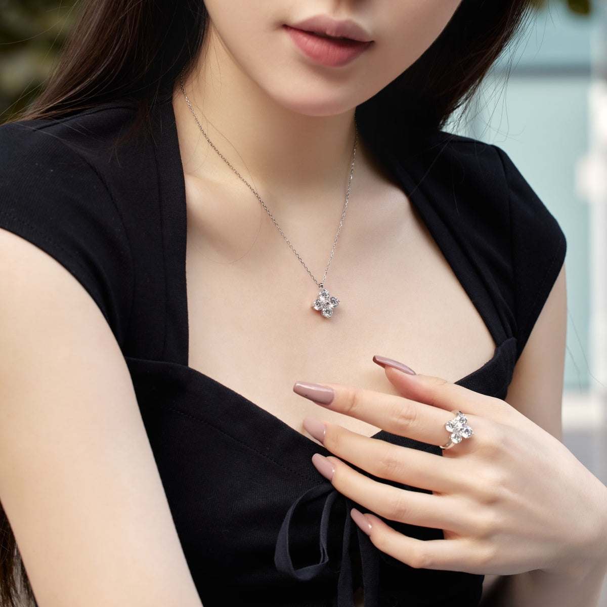 [Joyas Regalia] Collar de trébol de cuatro hojas y estrella de ocho puntas
