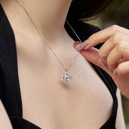 [Joyas Regalia] Collar de trébol de cuatro hojas y estrella de ocho puntas