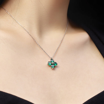 [Joyas Regalia] Collar de trébol de cuatro hojas y estrella de ocho puntas