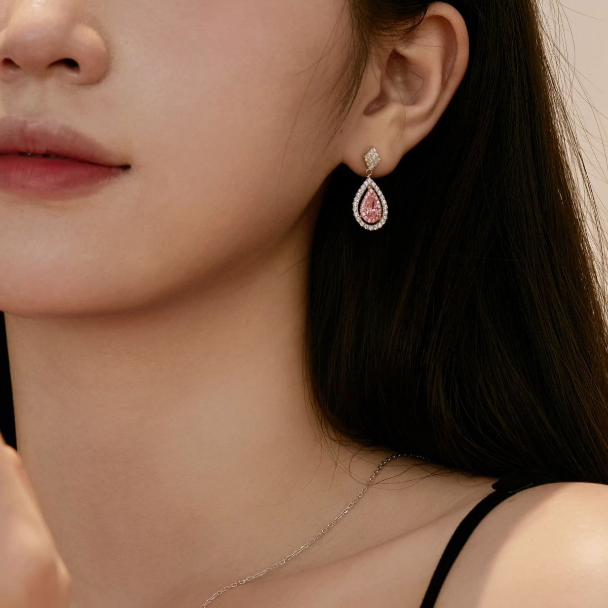 [Joyas Regalia] Pendientes de banquete con delicadas y ornamentadas gotas de agua