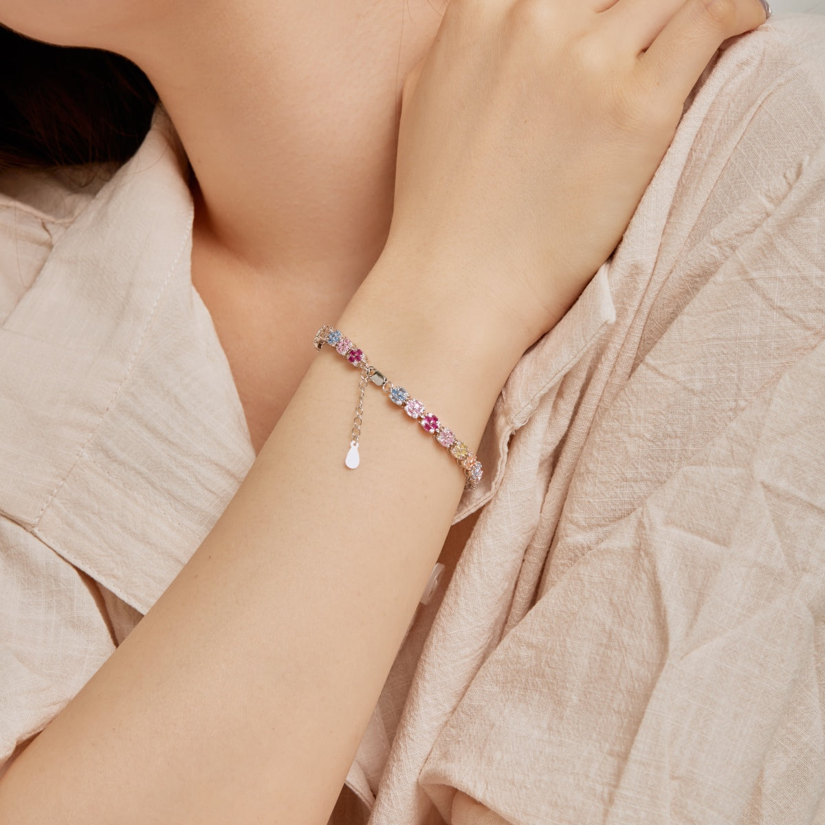 [Bijoux Regalia] Bracelet quotidien délicat et coloré en émeraude taillée