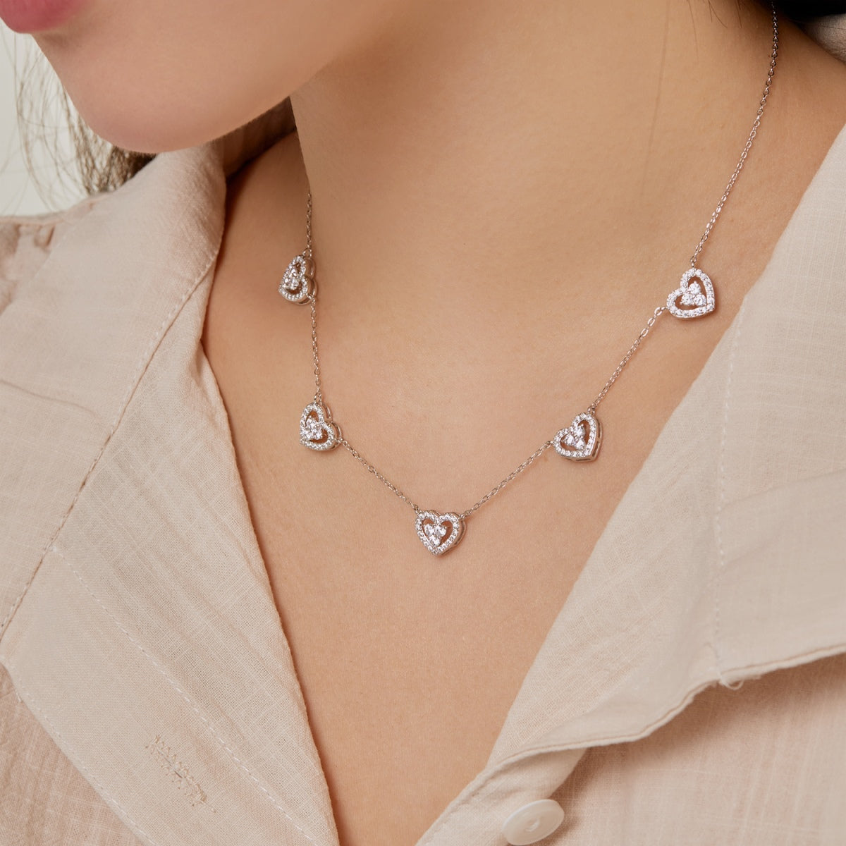 [Joyas Regalia]Collar de cinco corazones brillantes