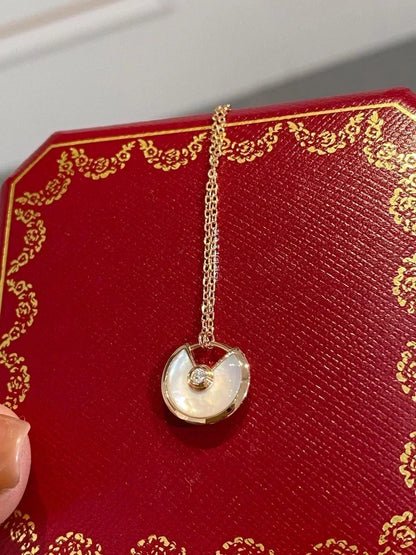 [Joyas Regalia] COLLAR AMULETTE DE ORO ROSA CON TRAPEADOR