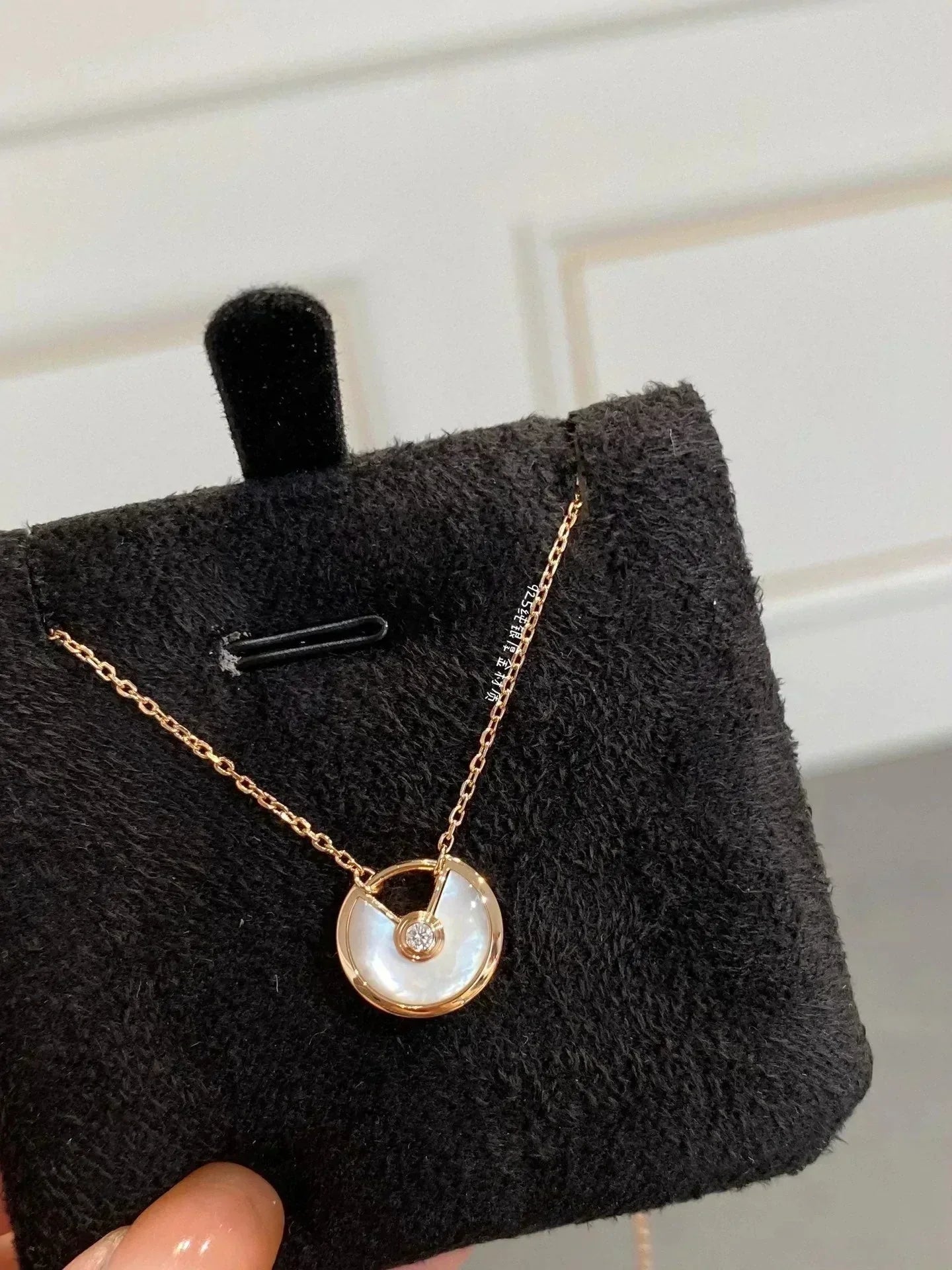 [Joyas Regalia] COLLAR AMULETTE DE ORO ROSA CON TRAPEADOR