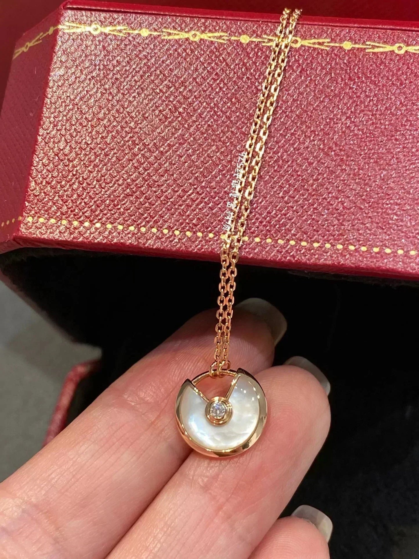 [Joyas Regalia] COLLAR AMULETTE DE ORO ROSA CON TRAPEADOR
