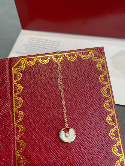 [Joyas Regalia] COLLAR AMULETTE DE ORO ROSA CON TRAPEADOR