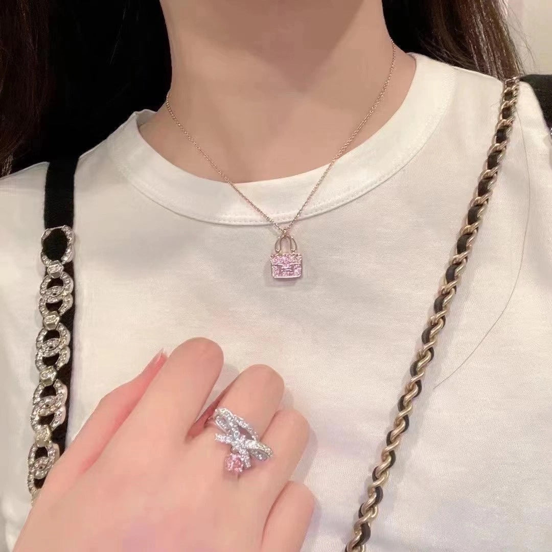 [Bijoux Regalia] COLLIER PENDENTIF CONSTANCE EN DIAMANT VIOLET