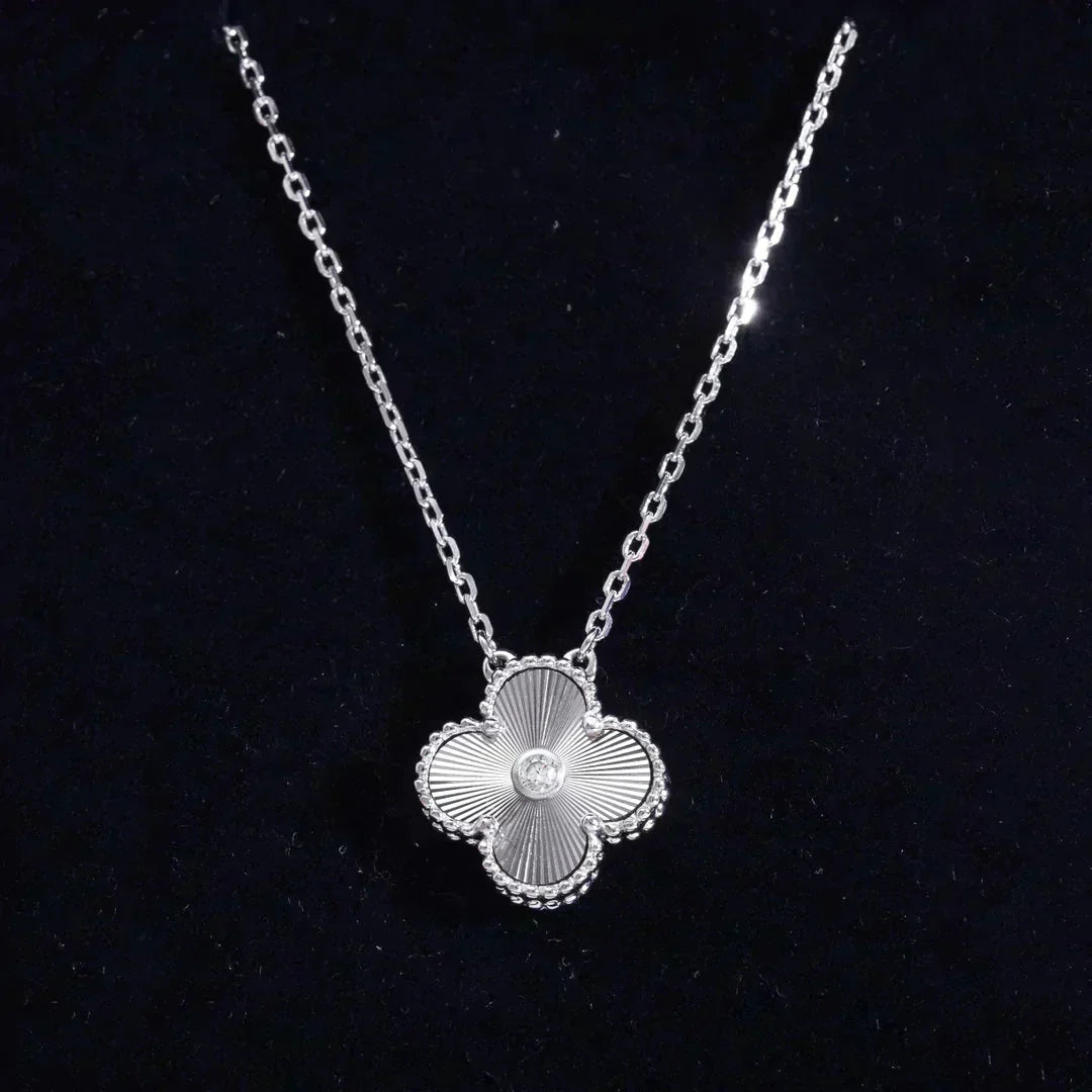 [Joyas Regalia] COLLAR DE LÁSER DE DIAMANTES DE 15 MM DE TRÉBOL DE PLATA