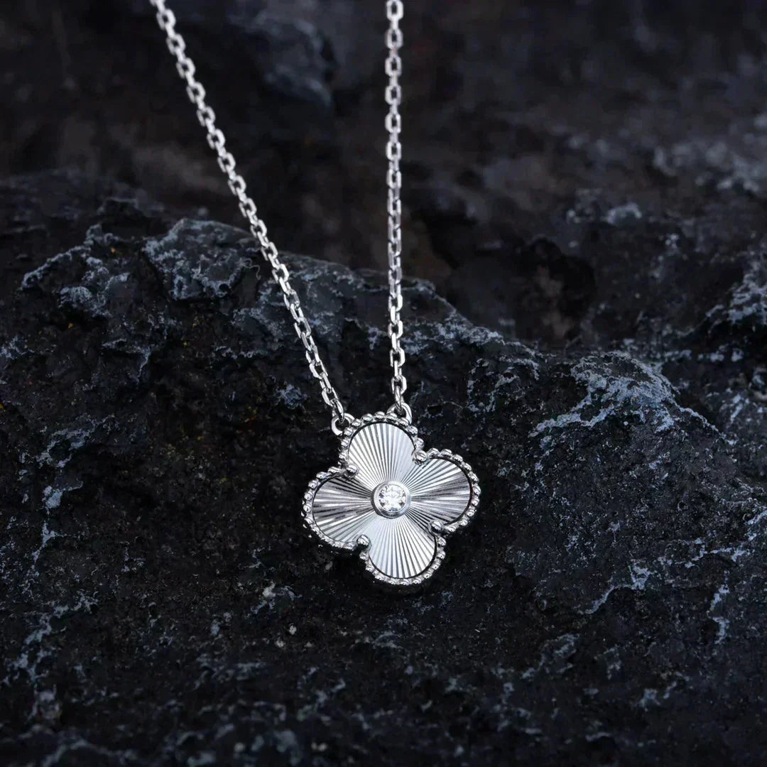 [Joyas Regalia] COLLAR DE LÁSER DE DIAMANTES DE 15 MM DE TRÉBOL DE PLATA