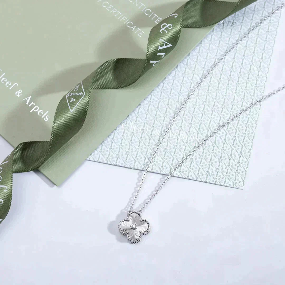 [Joyas Regalia] COLLAR DE LÁSER DE DIAMANTES DE 15 MM DE TRÉBOL DE PLATA