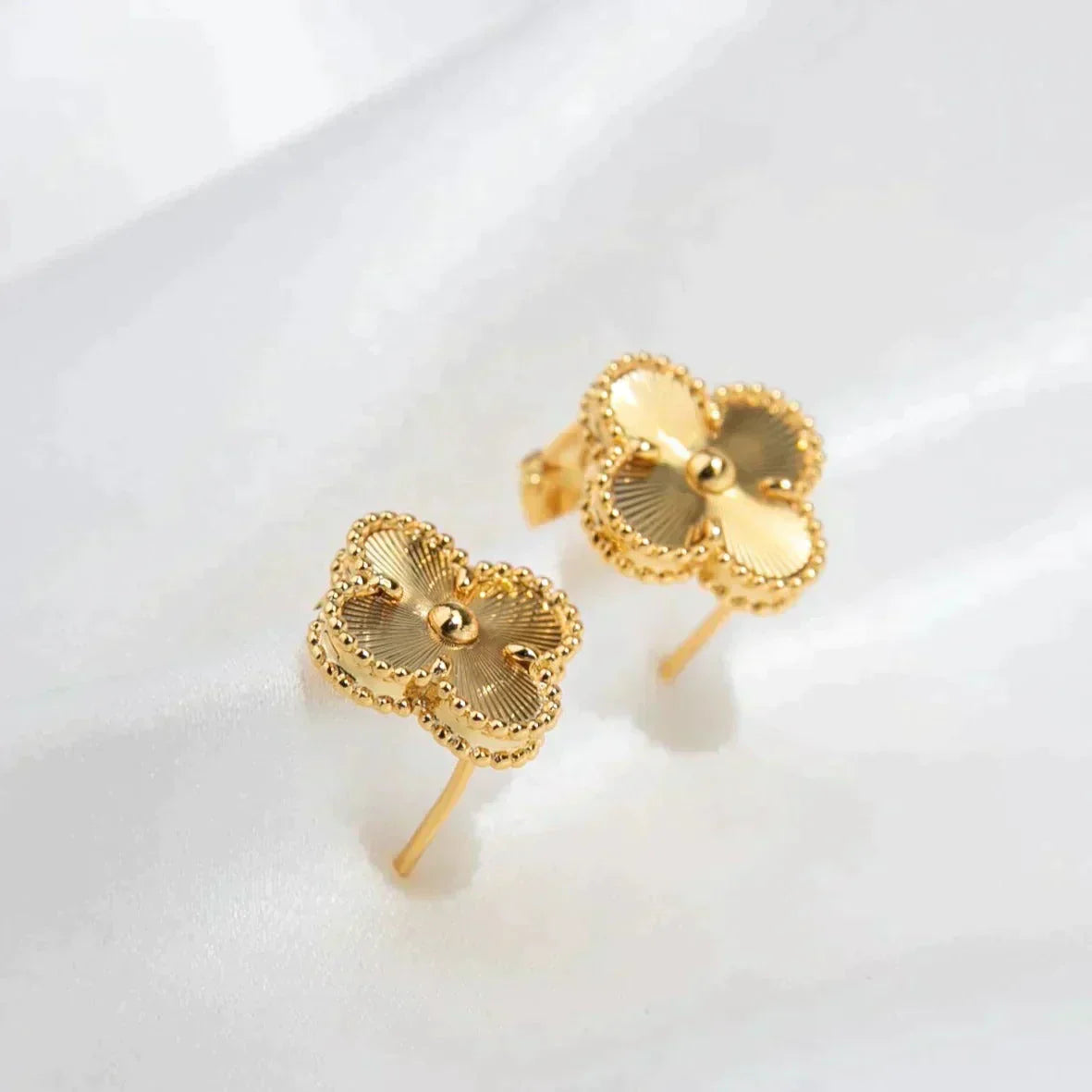 [Bijoux Regalia] BOUCLES D'OREILLES CLOVER MOYENNES 1 MOTIFS LASER