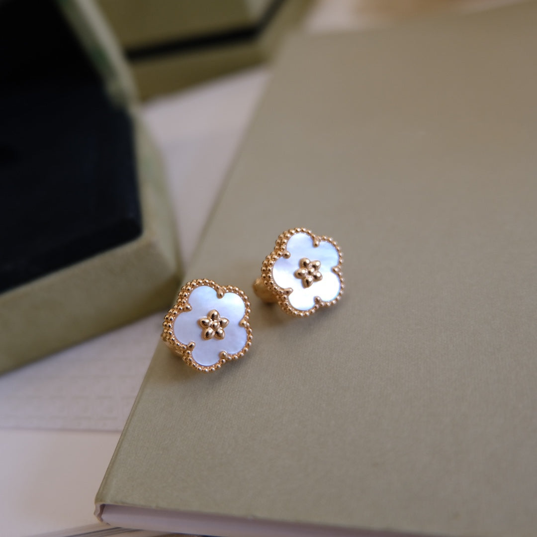 [Joyas Regalia] PENDIENTES DE LA SUERTE DE ORO ROSA Y AZULEJOS BLANCOS 