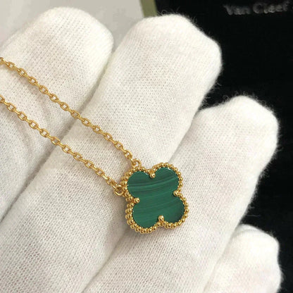 [Joyas Regalia] COLLAR DE UNA SOLA FLOR DE MALAQUITA DE 15 MM CON TRÉBOL