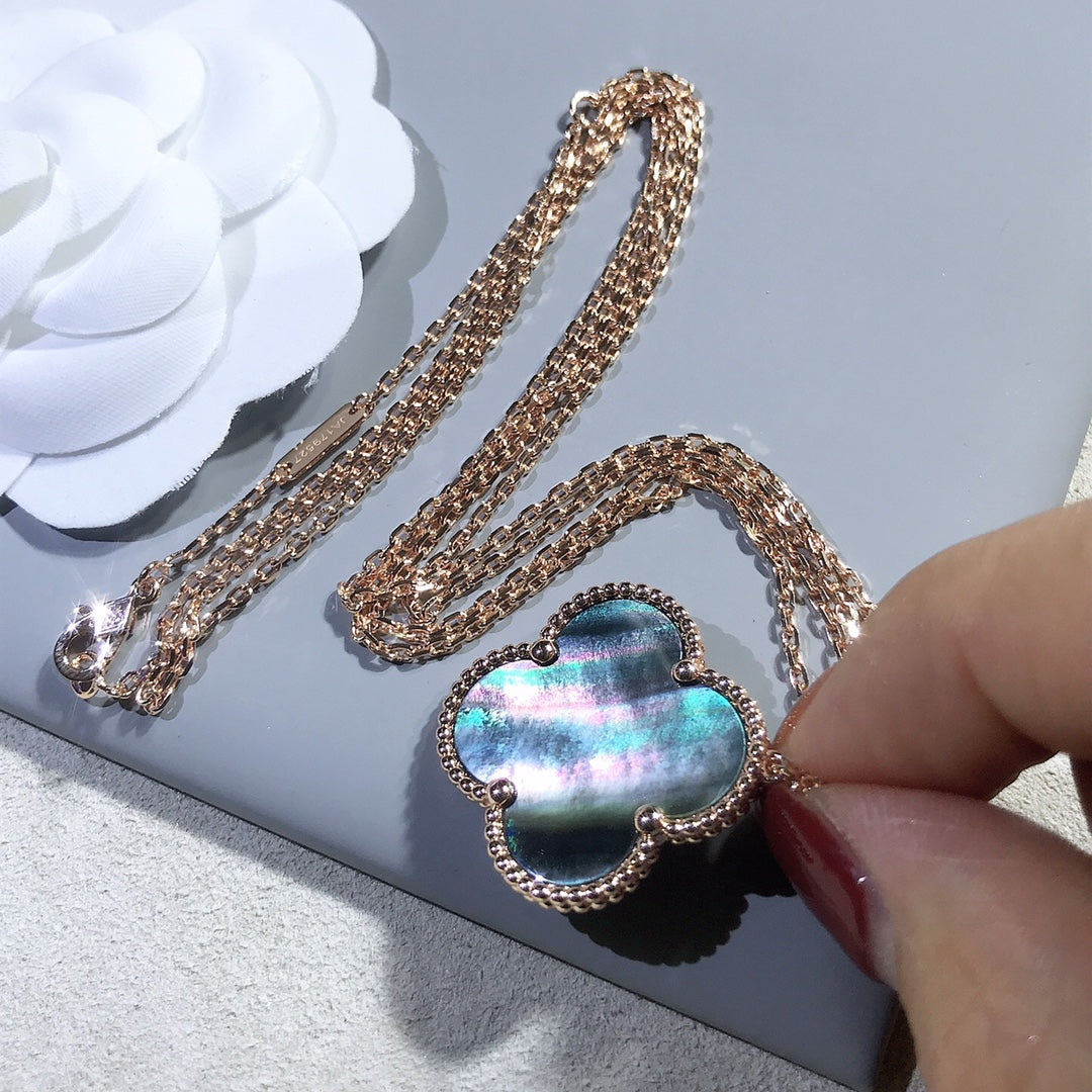 [Bijoux Regalia] COLLIER TRÈFLE EN OR 25 MM AVEC GRAND TRÈFLE