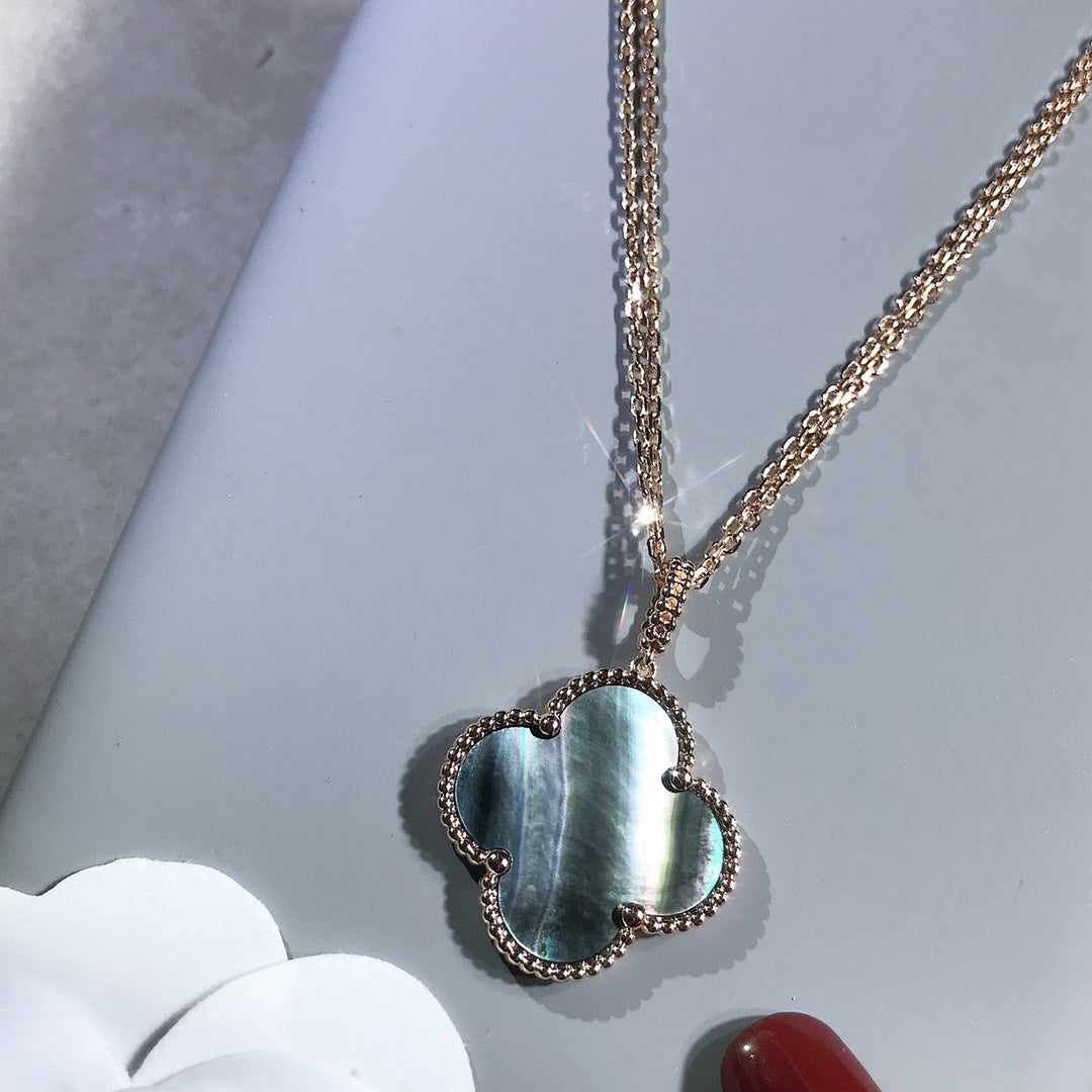 [Bijoux Regalia] COLLIER TRÈFLE EN OR 25 MM AVEC GRAND TRÈFLE
