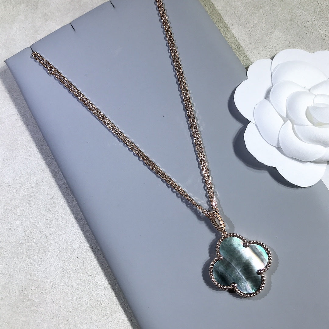 [Bijoux Regalia] COLLIER TRÈFLE EN OR 25 MM AVEC GRAND TRÈFLE