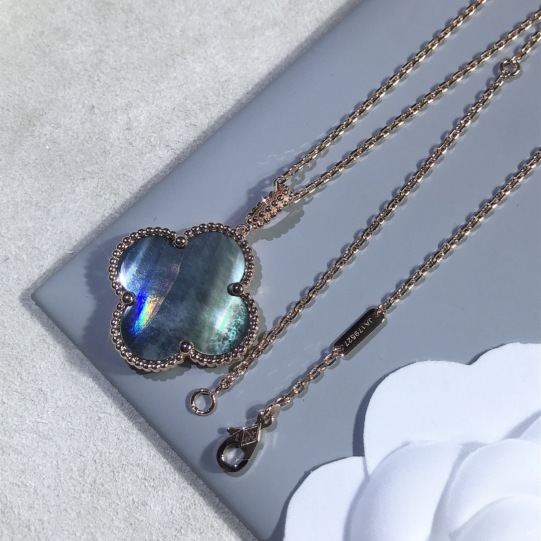 [Bijoux Regalia] COLLIER TRÈFLE EN OR 25 MM AVEC GRAND TRÈFLE