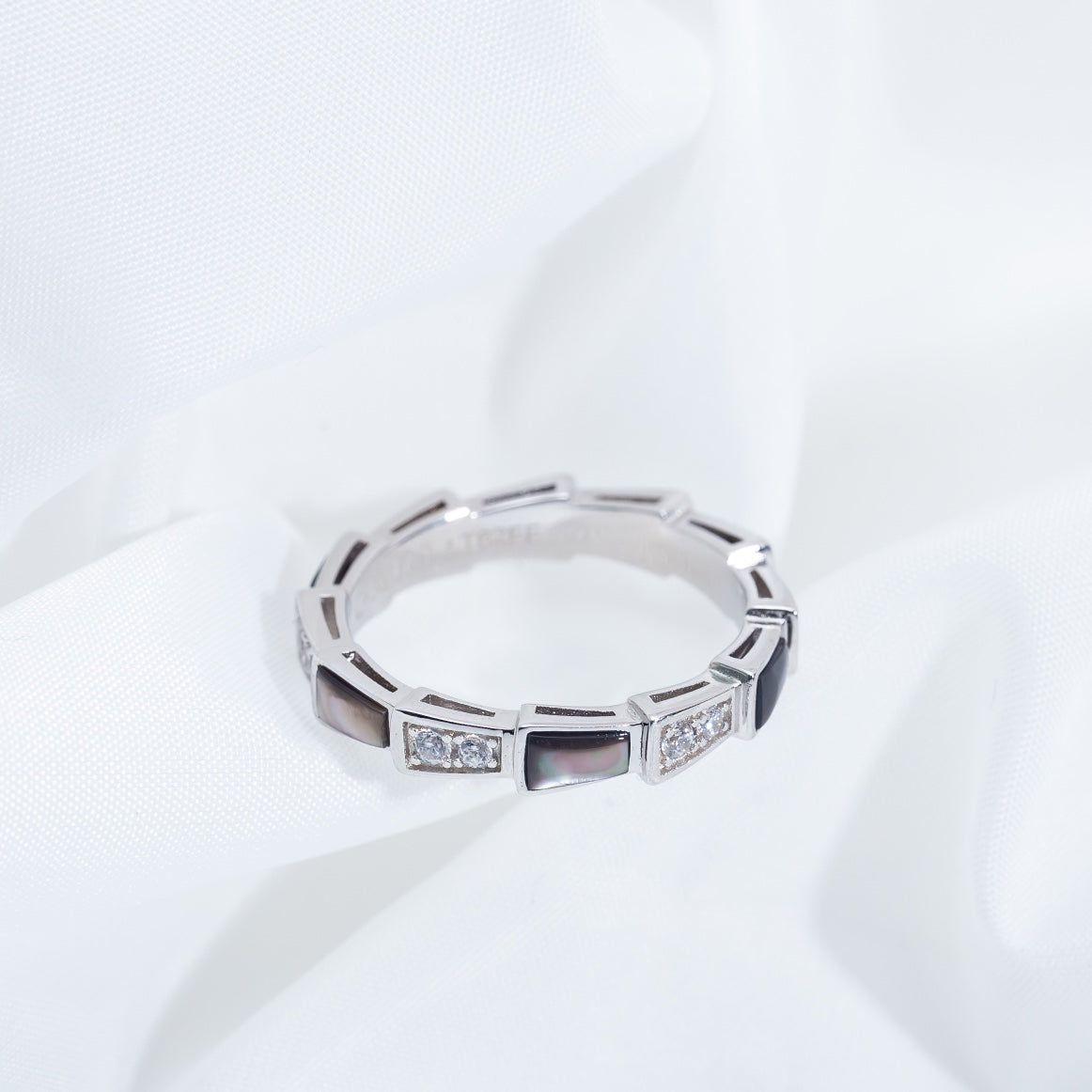 [Joyas Regalia] ANILLO SERPENTI PLATA DIAMANTE NEGRO MOP 3MM