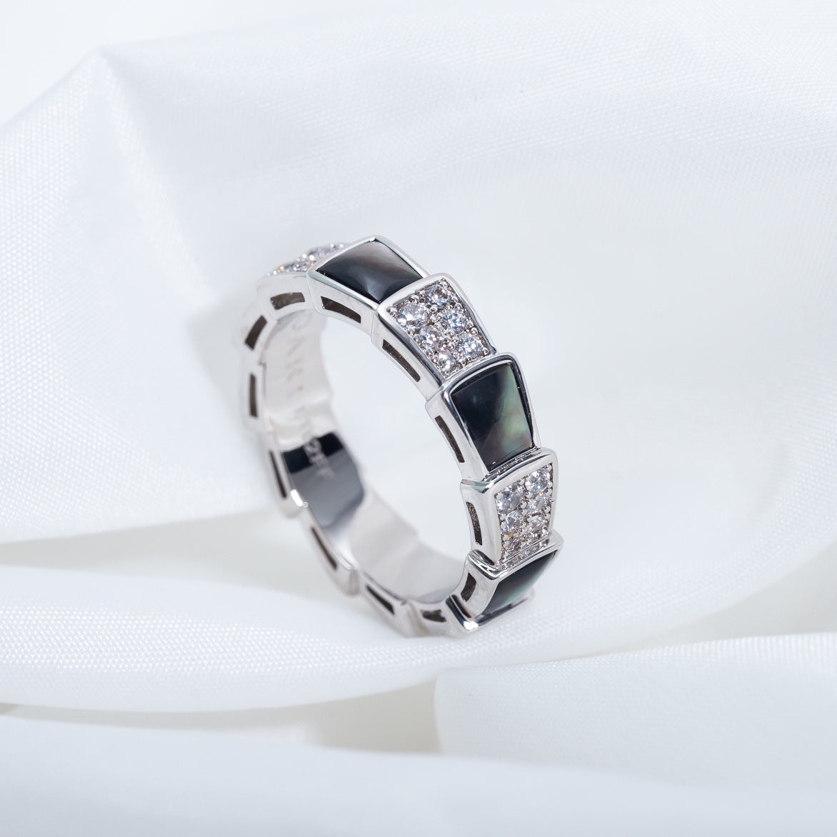 [Joyas Regalia] ANILLO SERPENTI PLATA DIAMANTE NEGRO MOP 4MM