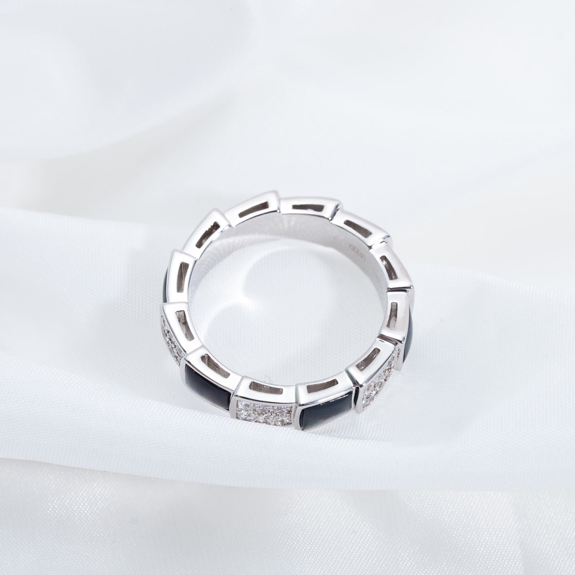[Joyas Regalia] ANILLO SERPENTI PLATA DIAMANTE NEGRO MOP 4MM