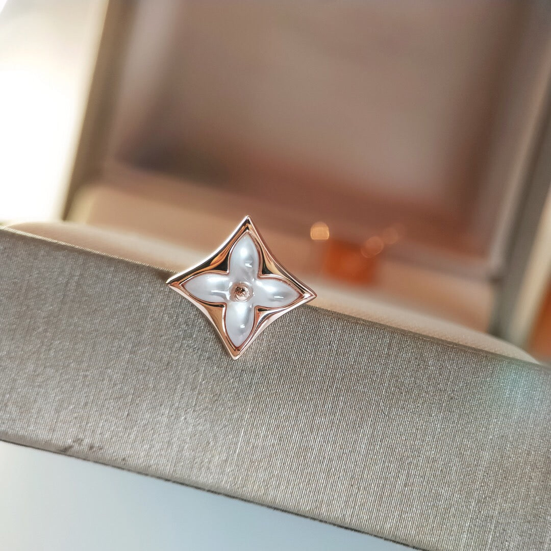 [Bijoux Regalia]Boucles d'oreilles en or rose et nacre étoilée