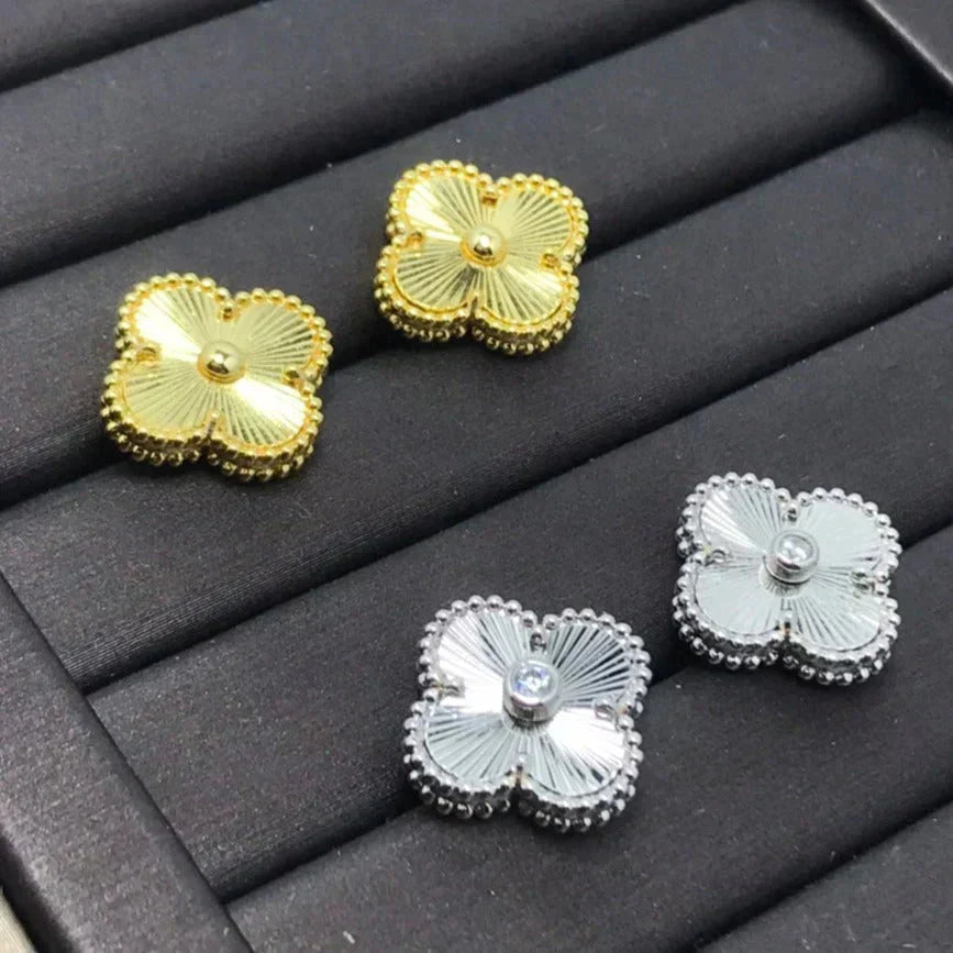[Joyas Regalia] PENDIENTES MINI TRÉBOL LÁSER DE 9,5 MM