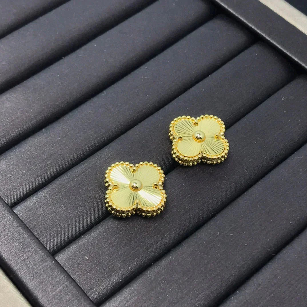 [Joyas Regalia] PENDIENTES MINI TRÉBOL LÁSER DE 9,5 MM