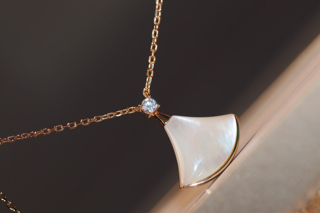 [Bijoux Regalia] COLLIER DREAM NACRE BLANCHE OR ROSE 1 DIAMANT