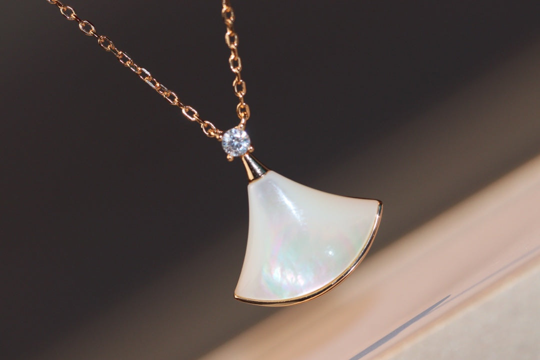 [Bijoux Regalia] COLLIER DREAM NACRE BLANCHE OR ROSE 1 DIAMANT