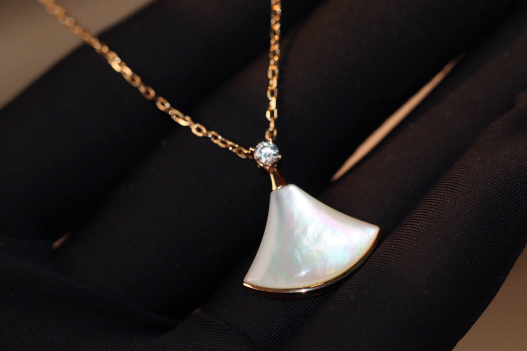 [Bijoux Regalia] COLLIER DREAM NACRE BLANCHE OR ROSE 1 DIAMANT