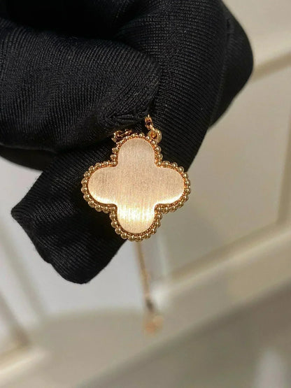 [Joyas Regalia] COLLAR DE RODONITA CON DIAMANTES Y TRÉBOL DE 15 MM