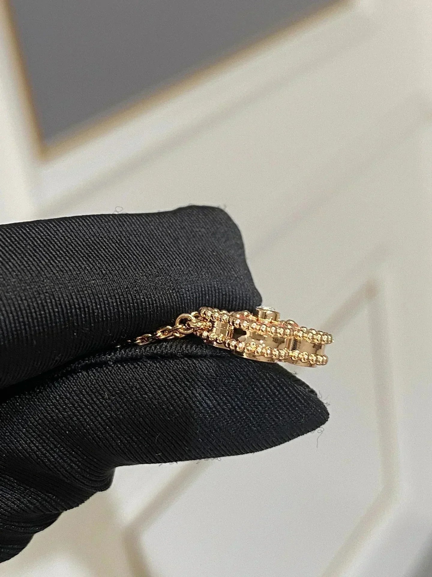 [Joyas Regalia] COLLAR DE RODONITA CON DIAMANTES Y TRÉBOL DE 15 MM