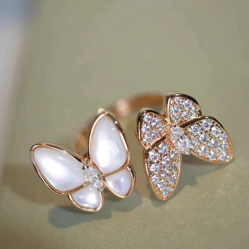 [Joyas Regalia] ANILLO DE TRAPEADOR CON DIAMANTES Y MARIPOSA DOBLE