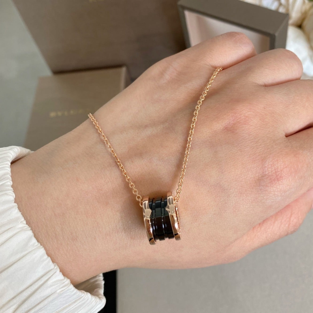 [Bijoux Regalia] COLLIER ZERO 1 EN CÉRAMIQUE NOIRE ET OR ROSE