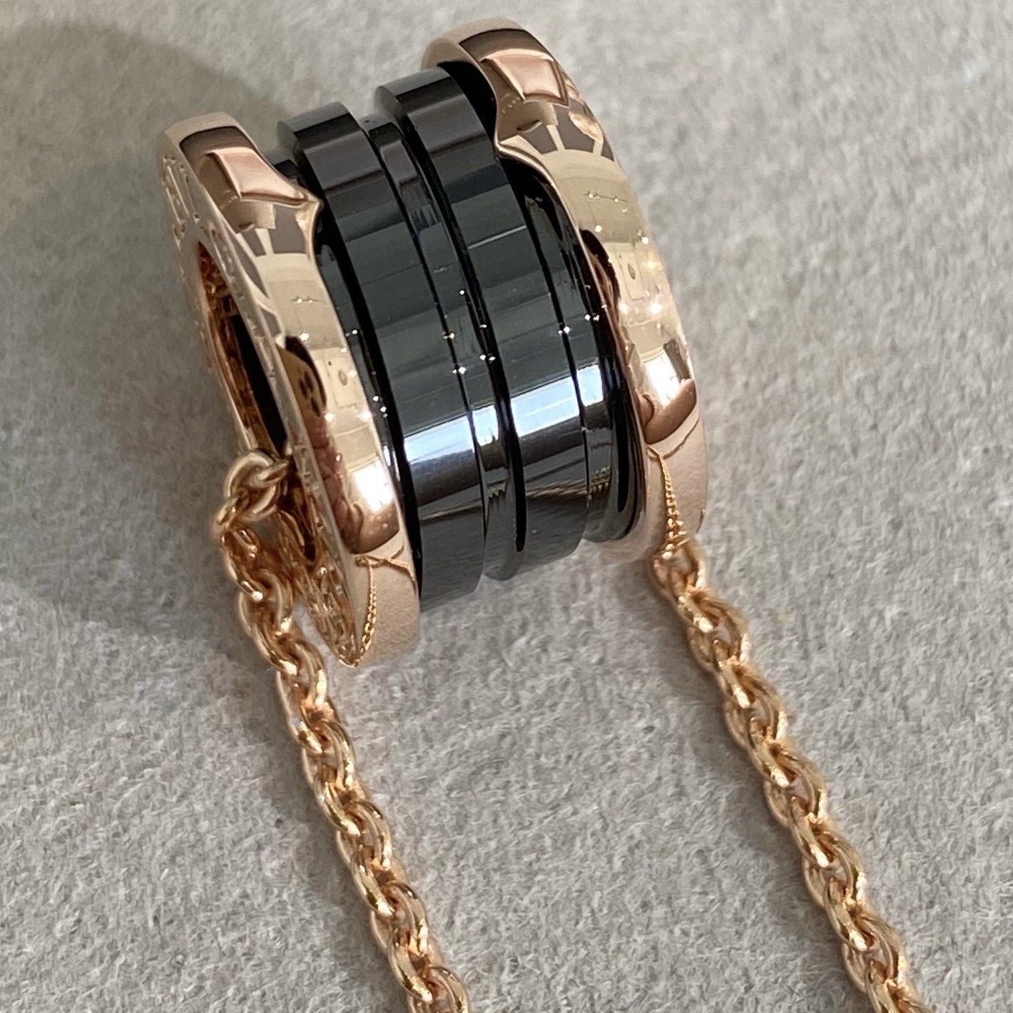 [Bijoux Regalia] COLLIER ZERO 1 EN CÉRAMIQUE NOIRE ET OR ROSE