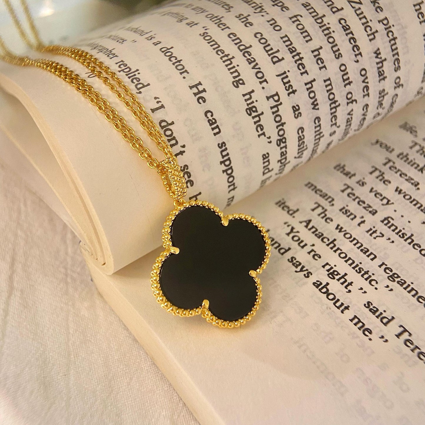 [Joyas Regalia] COLLAR TRÉBOL 25MM ORO ÓNIX