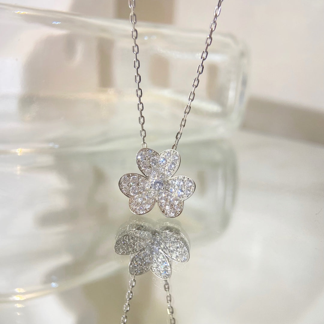 [Joyas Regalia] COLLAR DE DIAMANTES CON FLOR