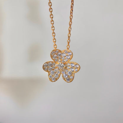 [Joyas Regalia] COLLAR DE DIAMANTES CON FLOR