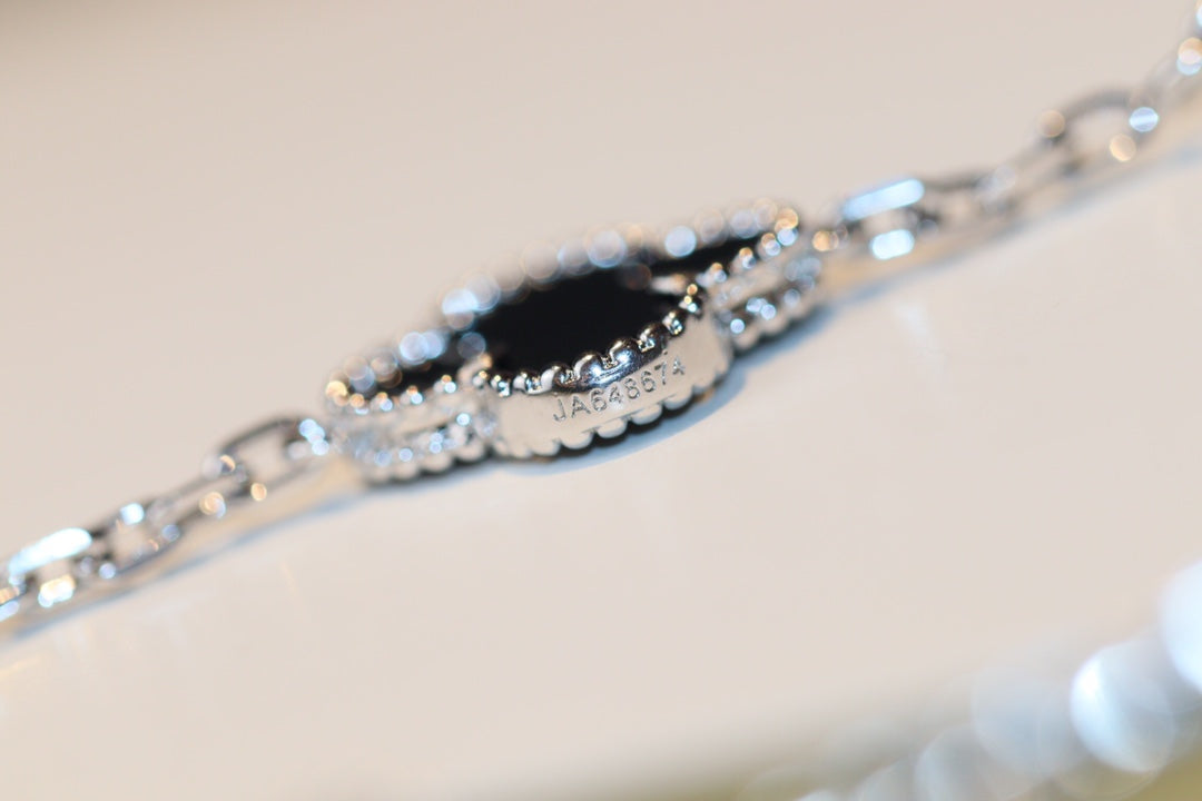 [Joyas Regalia] TRÉBOL 20 MOTIVOS ÓNIX DIAMANTE PLATA
