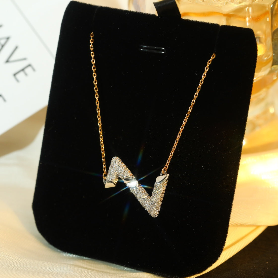 [Bijoux Regalia] COLLIER PÉDANT EN ARGENT ET DIAMANTS VOLT